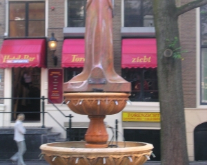 Fountain-in-Daylight