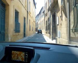 extremely-narrow-streets-in-Avignon extremely-narrow-streets-in-Avignon