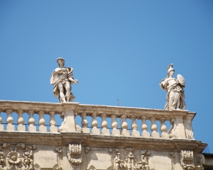Palazzo-Maffei-Apollo-and-Minerva