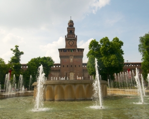 Fountain-in-front-of-Basilica-di-S_-Ambrogio