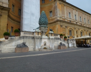 Vatican-Court-of-the-Pine-Cone