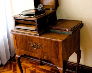 Phonograph