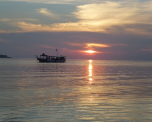 Wakatobi-Boat-Heading-for-Night-Dive-_1_